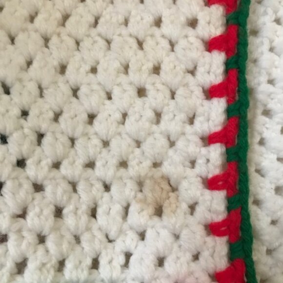 Set of 4 Vintage Handmade Knit Crochet Poinsettias Placemats w/Plaid Napkins - Picture 5 of 5